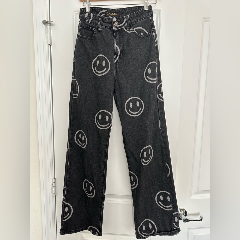 Mailinniao black smiley face jeans, size small